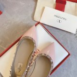 We sale a kind of brands Luxury Goods shoes as Valentino Luxury Goods shoes