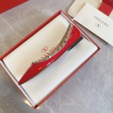 We sale a kind of brands Luxury Goods shoes as Valentino Luxury Goods shoes