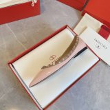 We sale a kind of brands Luxury Goods shoes as Valentino Luxury Goods shoes