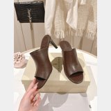 Classic leather heels with precious details
