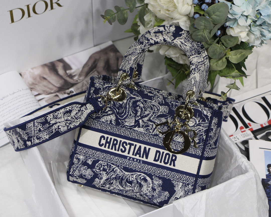 AAA-Quality-Dior-Medium-Laday-D-Lite-Bag-Blue-Embroidery.jpg