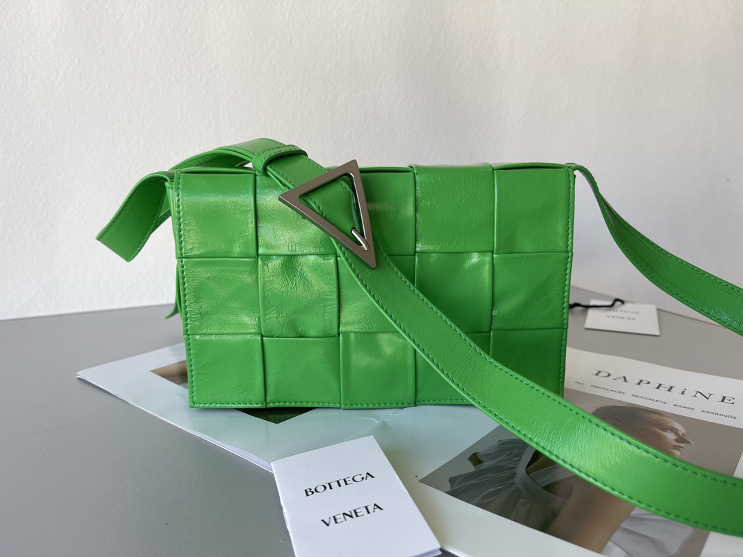 Bottega-Veneta-Cassette-Intreccio-Leather-Cross-body-Bag-Green.jpg