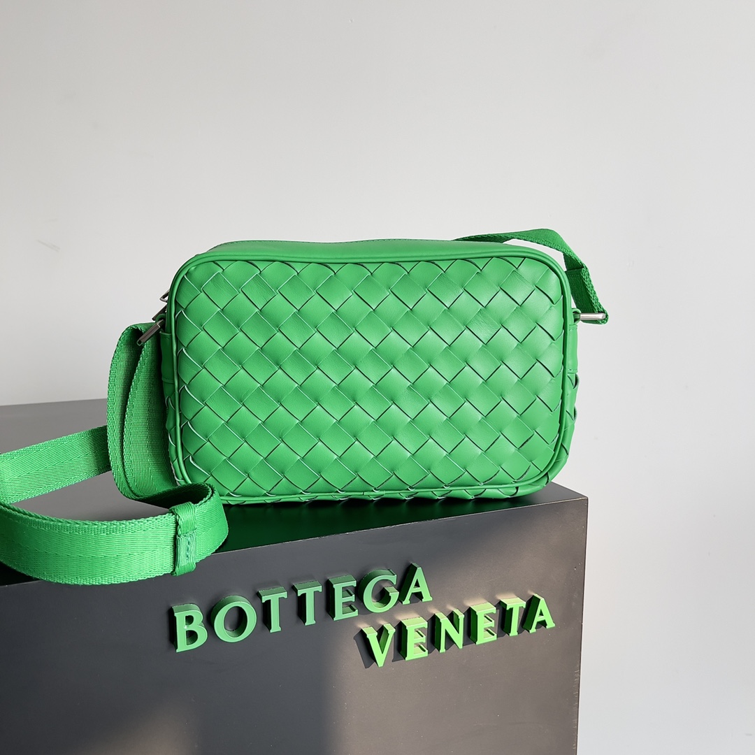 Bottega-Veneta-Men-Small-Classic-Intrecciato-Camera-Bag-Green.jpg