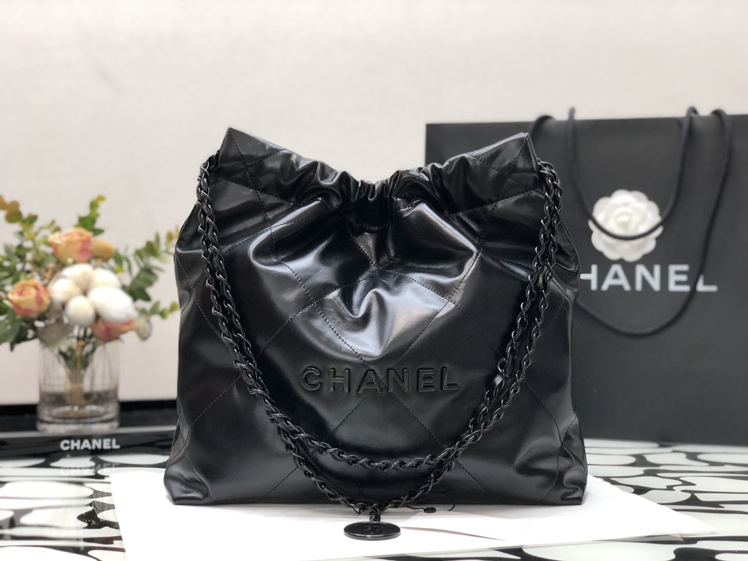 Chanel-22-Hanbag-Black-Calfskin-With-Black-Tone-Metal-Small-Size-30cm.jpg