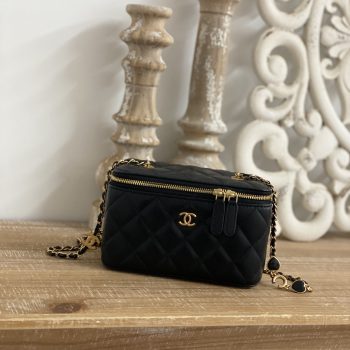 Chanel 81226 Vanity Leather Crossbody Lipstick Bag Black