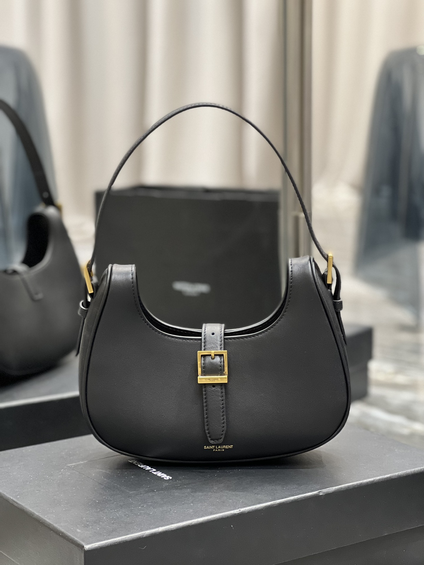 Copy-Saint-Laurent-Le-Fermori-Hobo-Bag-In-Shiny-Leather-Black.jpg
