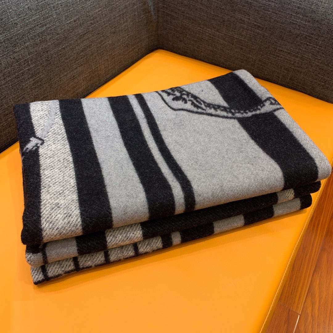 Hermes-Couvertures-Nouvelles-Plaid-Blanket-Black-0016.jpg