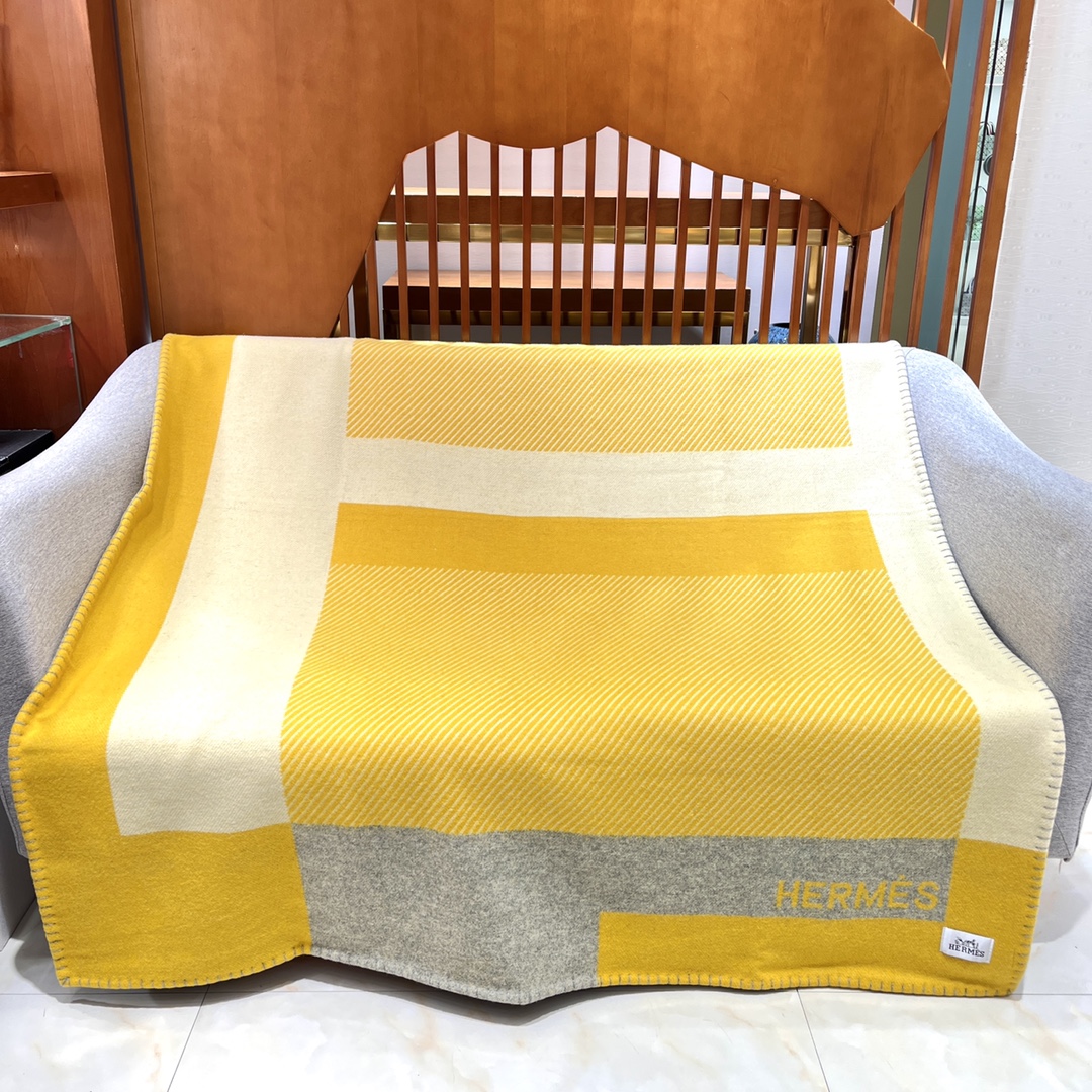 Hermes-splicing-Blanket-Gray-and-Yellow-0015.jpg
