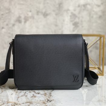 Louis Vuitton M30850 District PM Messenger Bag