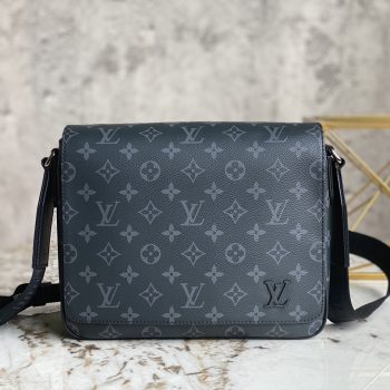 Louis Vuitton M46255 District PM Messenger Bag Monogram Medium Coated Canvas