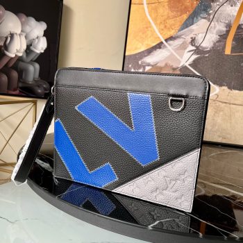 Louis Vuitton Pochette Voyage MM M81310