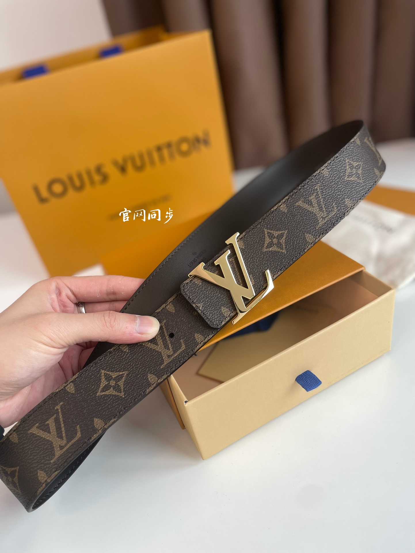 Louis-Vuitton-Womens-Leather-Belt-Width-4cm-177.jpg