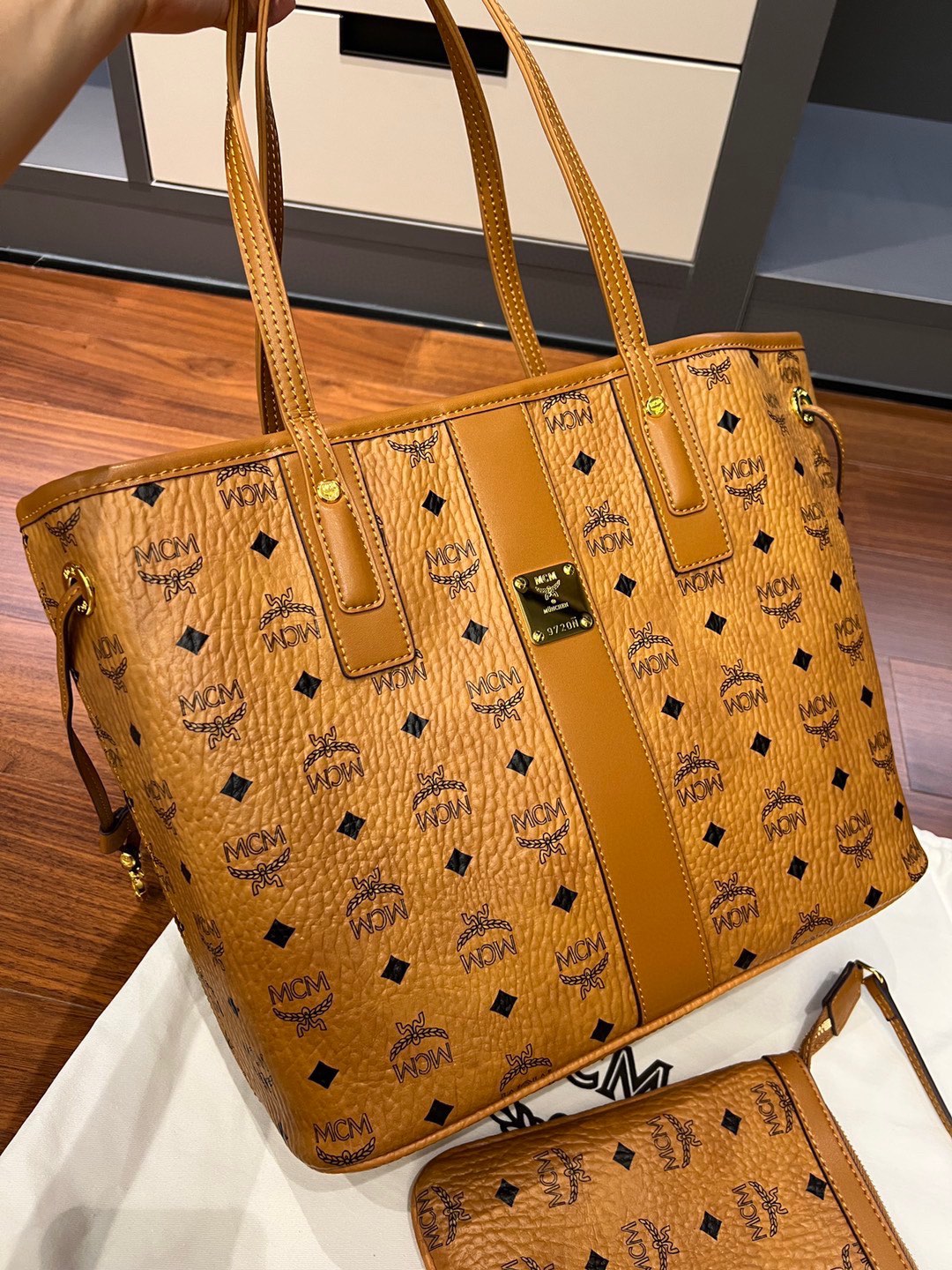 MCM-Medium-Reversible-Liz-Shopper-in-Visetos-Cognac.jpg