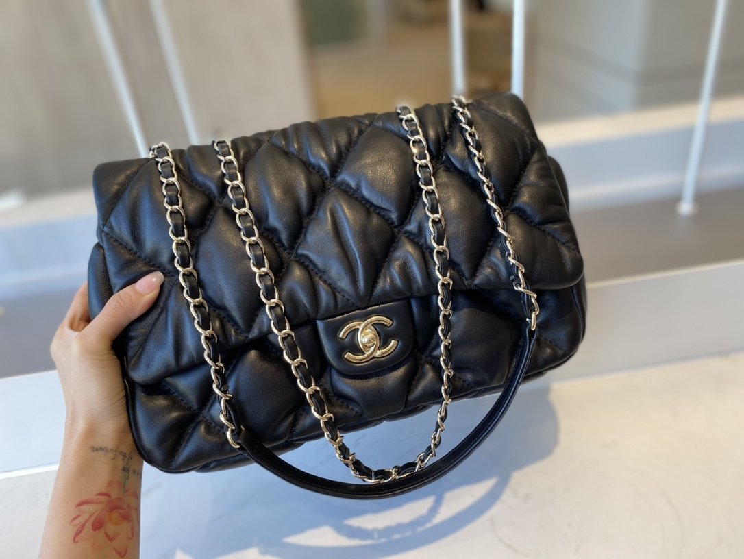 Replica-Chanel-AS2234-Large-Flap-Bag-Calfskin-Gold-Tone-Metal-Black-20cm.jpg