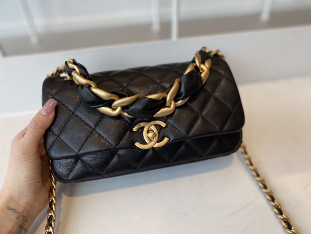 Replica-Chanel-AS2388-2021-Flap-Bag-Shiny-Lambskin-Gold-Tone-Metal-Black.jpg
