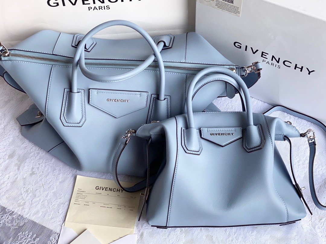 Replica-Givenchy-Antigona-Soft-Bag-in-Smooth-Leather-Light-Blue.jpg