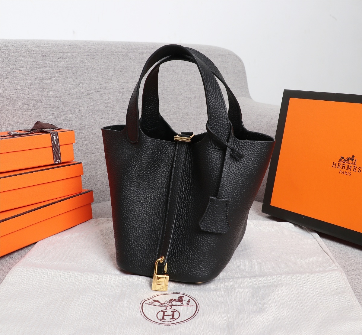 Replica-Hermes-Picotin-Lock-Bag-18cm-and-22cm-Black-with-Gold-Hardware.jpg