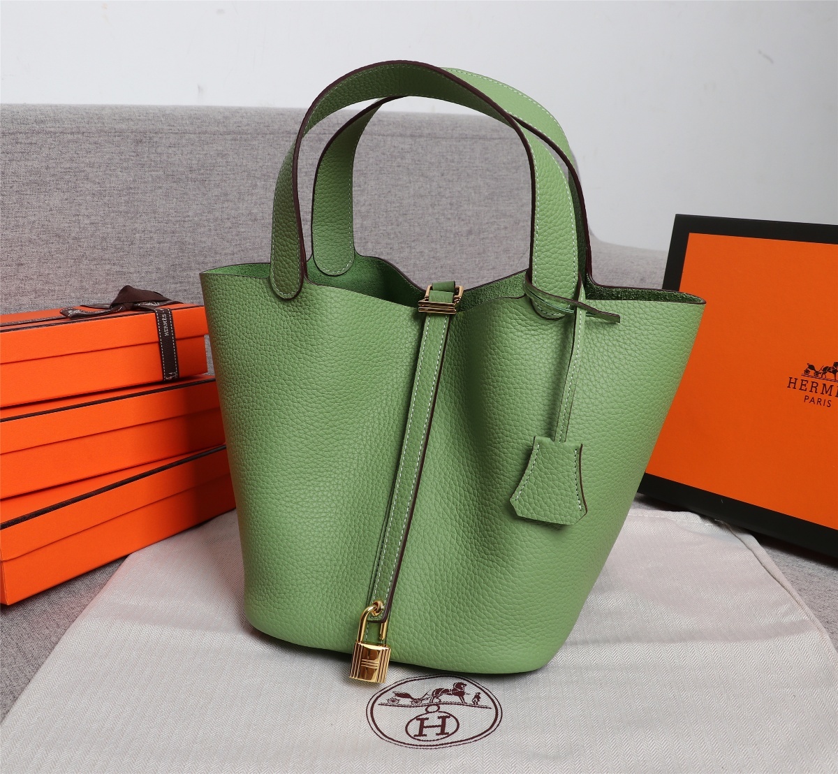 Replica-Hermes-Picotin-Lock-Bag-18cm-and-22cm-Green-with-Gold-Hardware.jpg