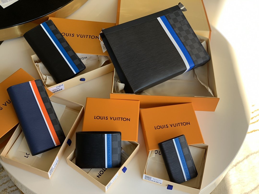 Replica-Louis-Vuitton-69536-69538-69540-69540-56827-Wallet-and-Pochette.jpg