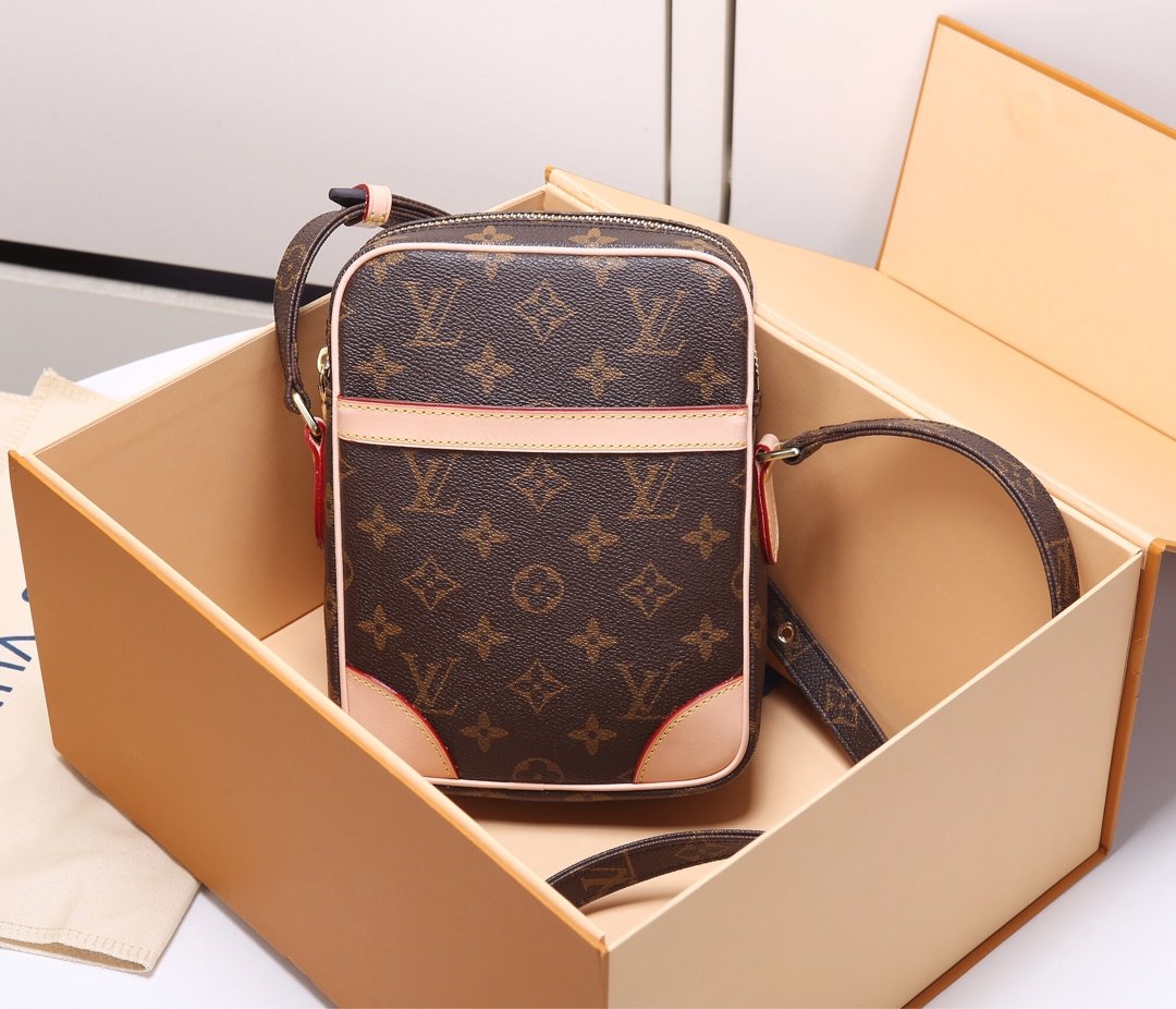 Replica-Louis-Vuitton-M45266-Vintage-Shoulder-Bag.jpg