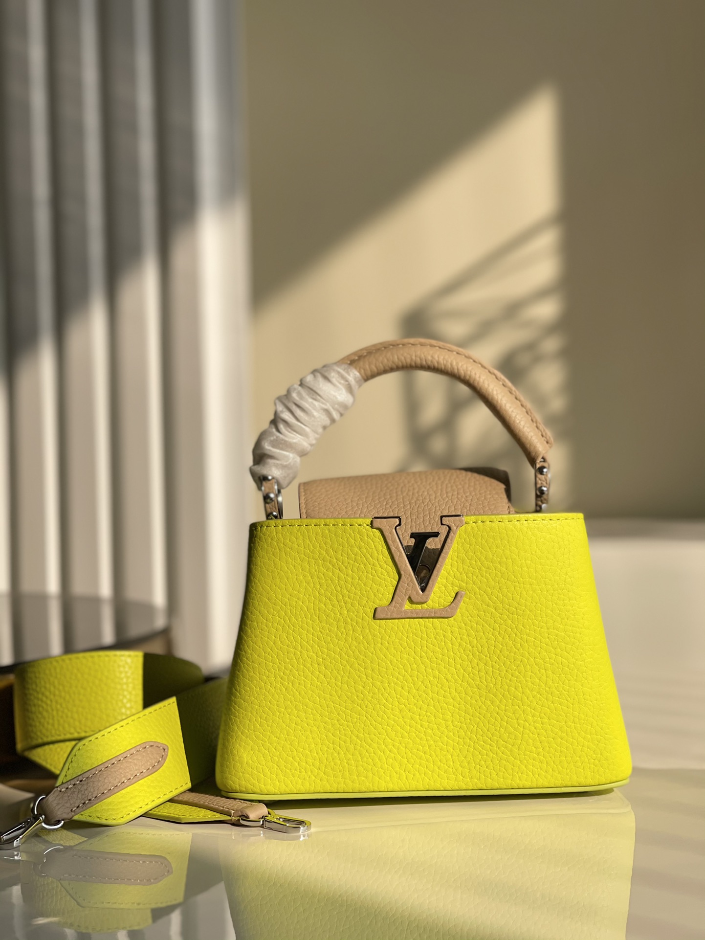 Replica-Louis-Vuitton-M57521-Capucines-Mini-Handbag-Fluorescent-Yellow-Coquille-Beige-Taurillon-Leather.jpg
