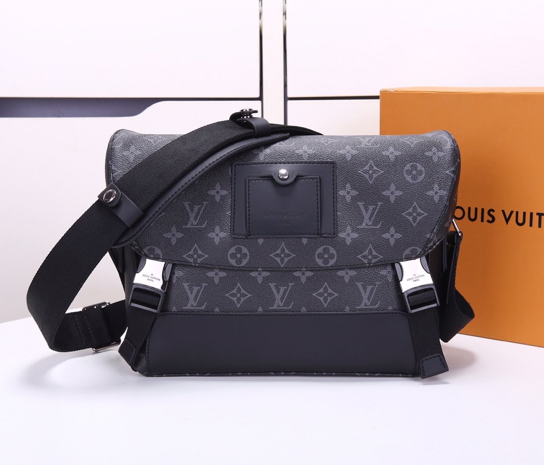 Top-Replica-Louis-Vuitton-M40511-Messenger-PM-Voyager-Monogram-Eclipse-Canvas.jpg