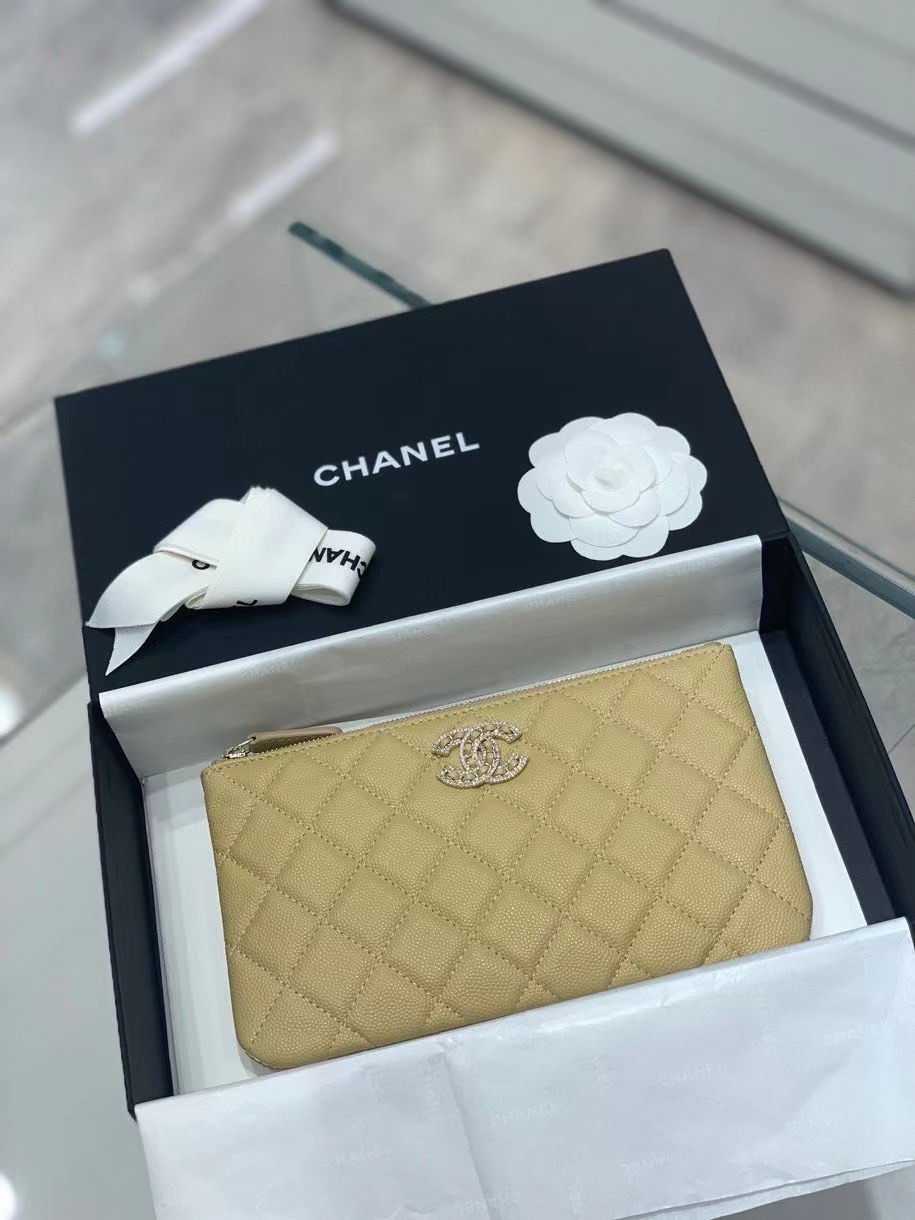 Chanel-22S-Clutch-Caviar-Yellow-Leather-with-Diamonds.jpg