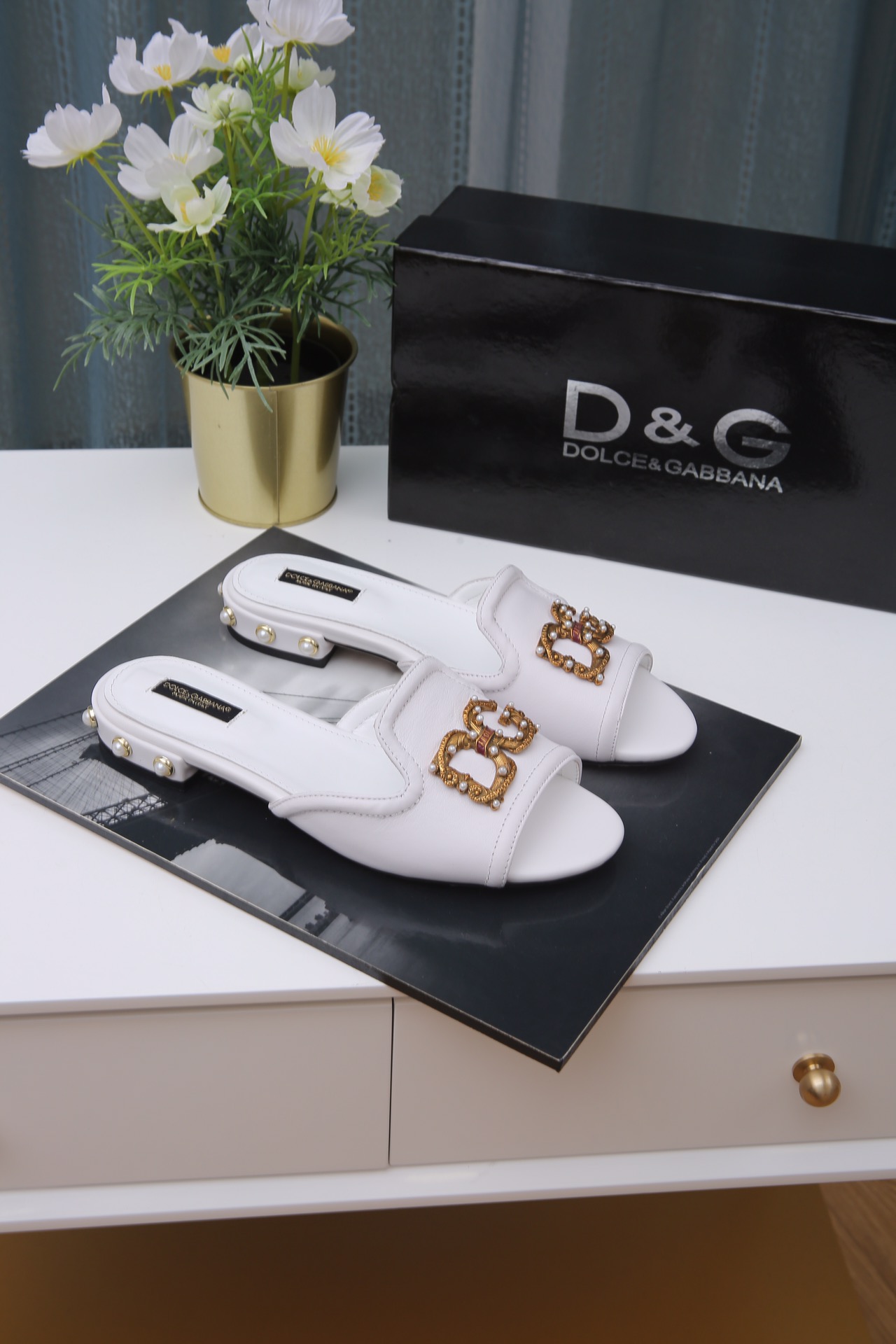 Dolce-Gabbana-Women-Flat-Sandals-0004-35-43.jpg