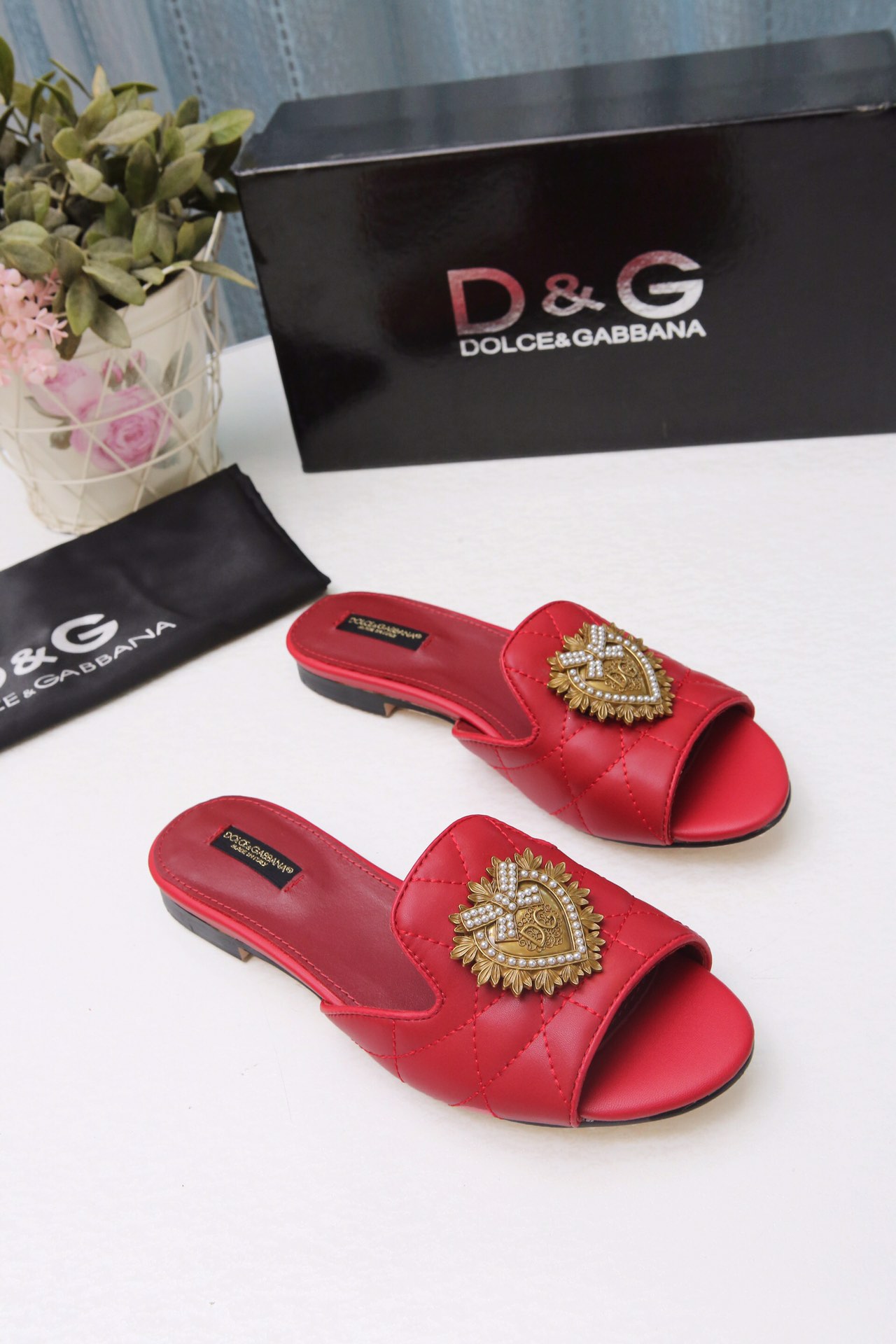 Dolce-Gabbana-Women-Flat-Sandals-0017-35-43.jpg