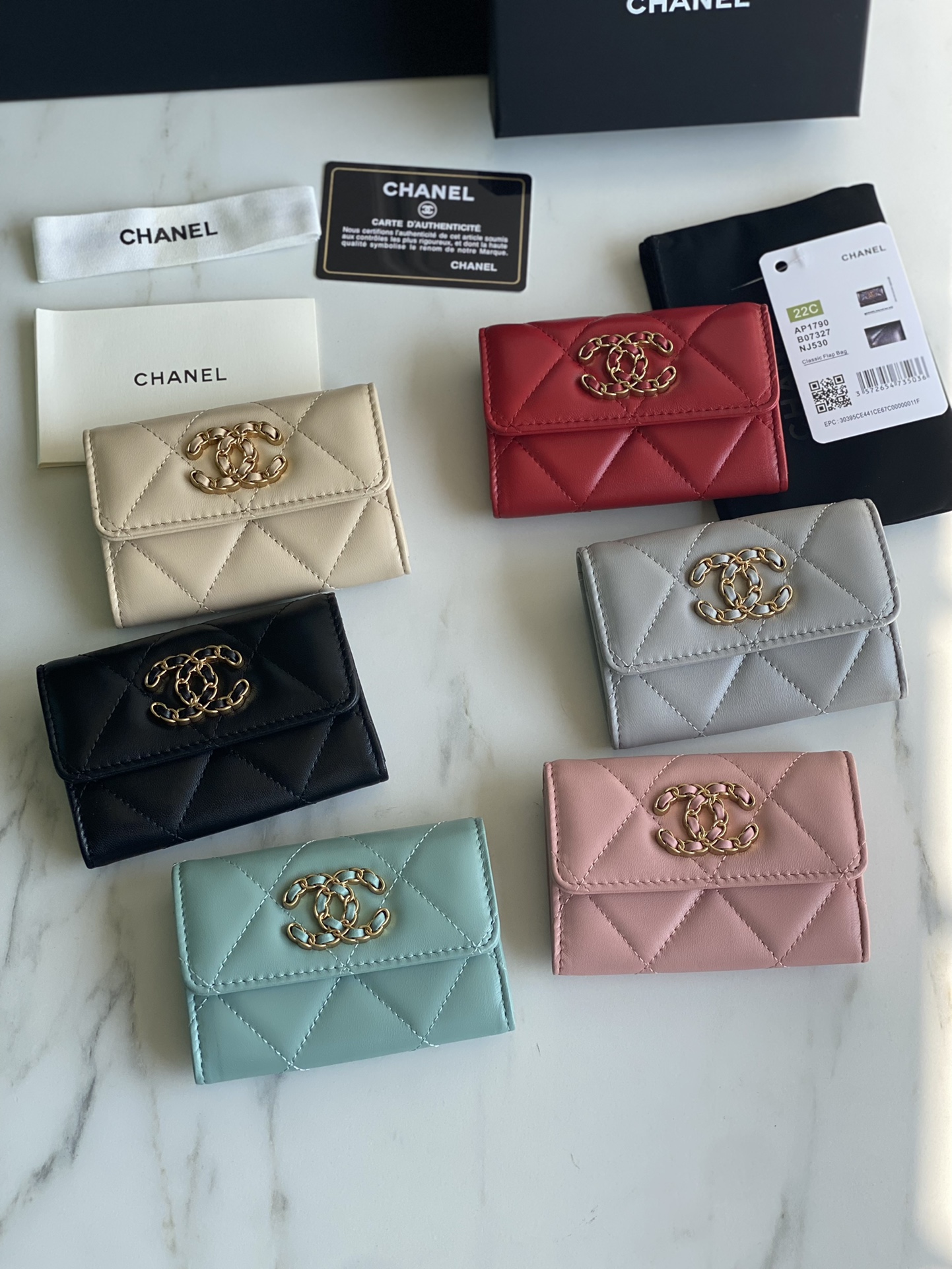 Chanel-Classic-19-Small-Wallet-1.jpg
