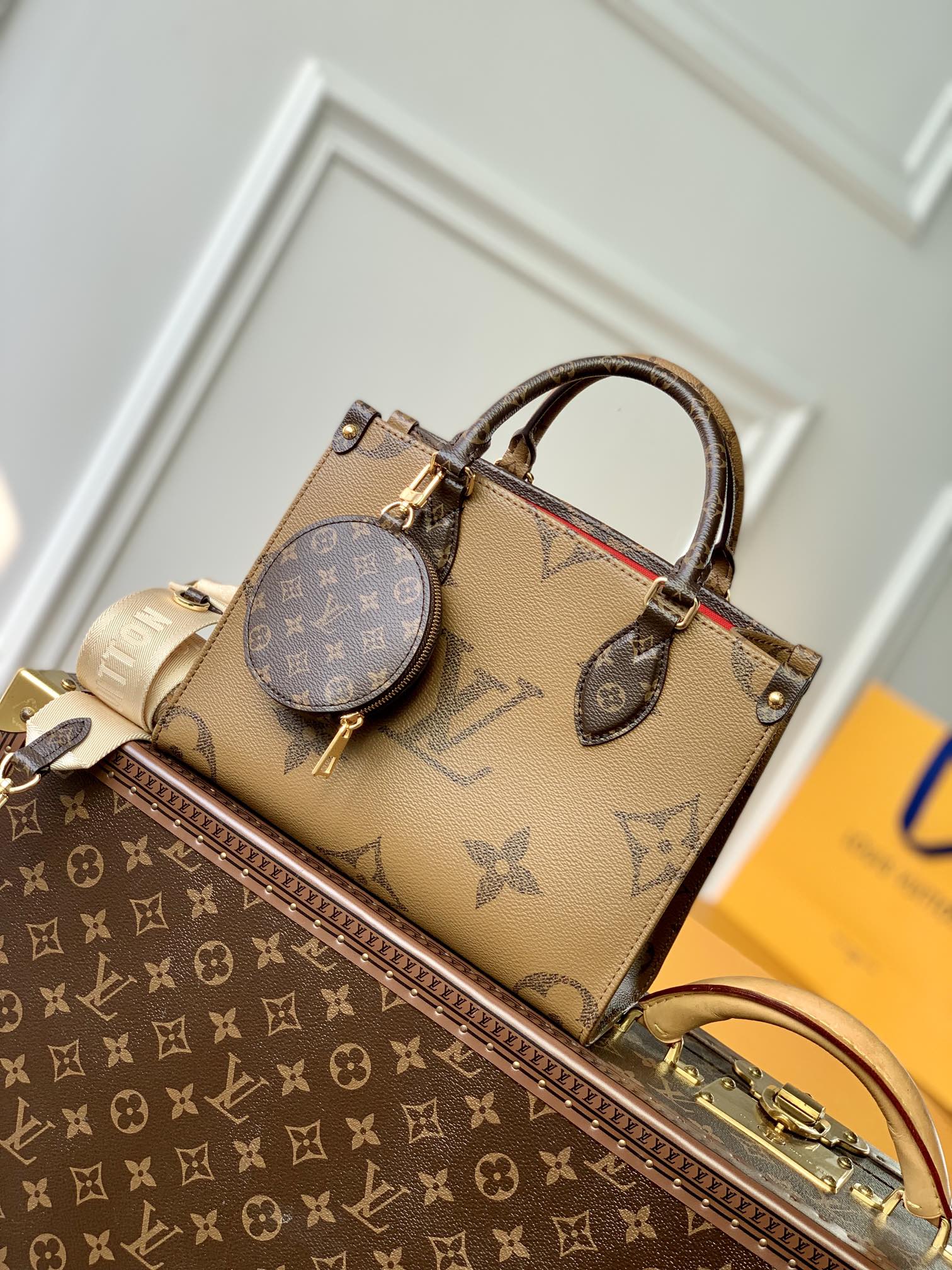 Louis-Vuitton-M46373-OnTheGo-PM-Monogram-and-Monogram-Reverse-coated-canvas.jpg