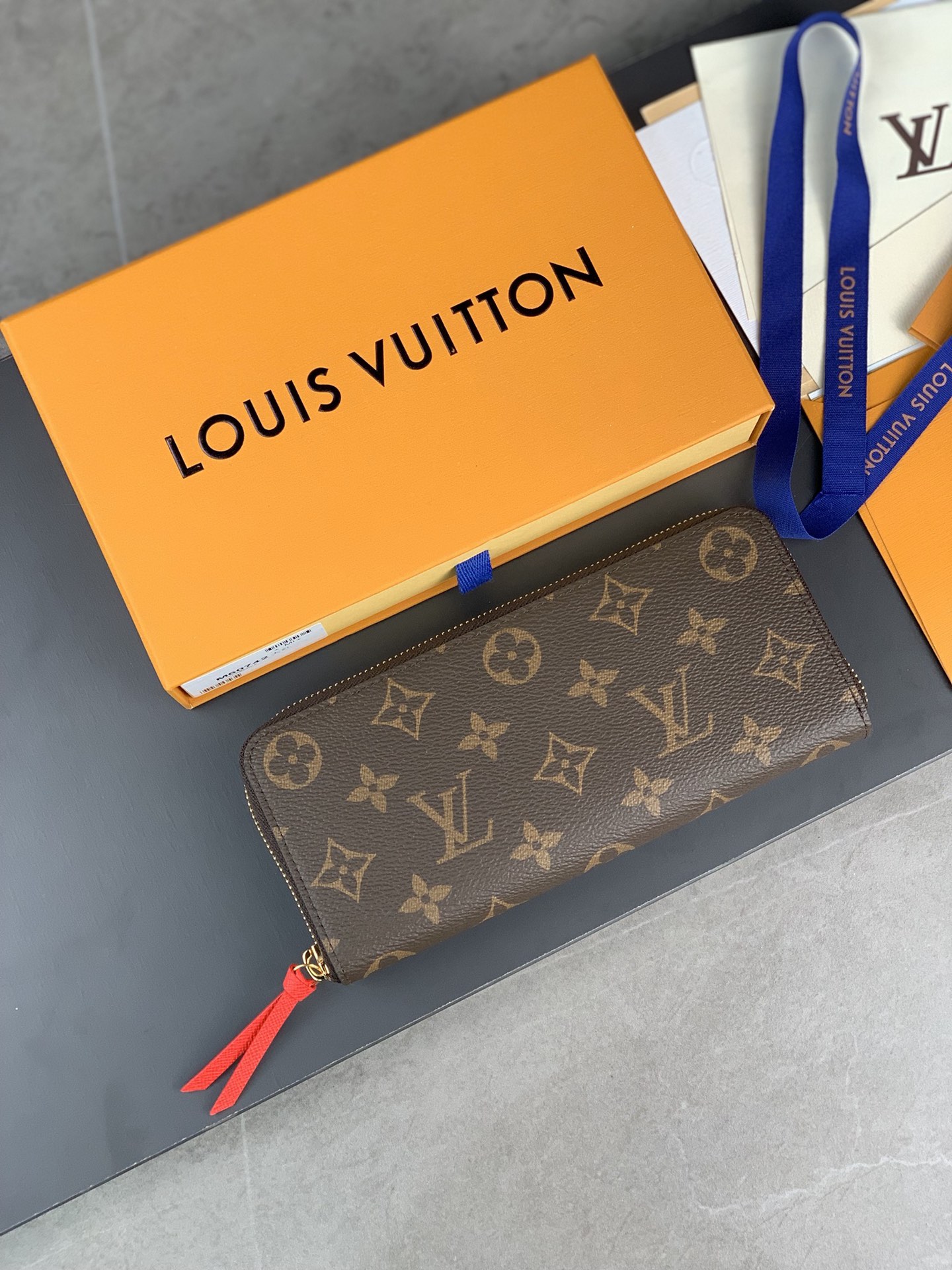 Louis-Vuitton-M60472-Coated-Canvas-Rose.jpg