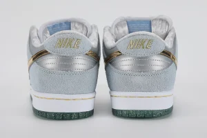 sean-cliver-x-dunk-low-sb-'holiday-special'-replica