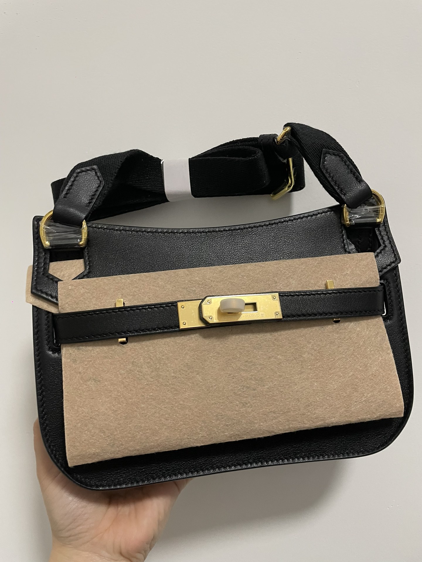 Hermes-Jypsiere-Mini-Handmade-Bag-In-Black-Swift-Calfskin-With-Gold.jpg
