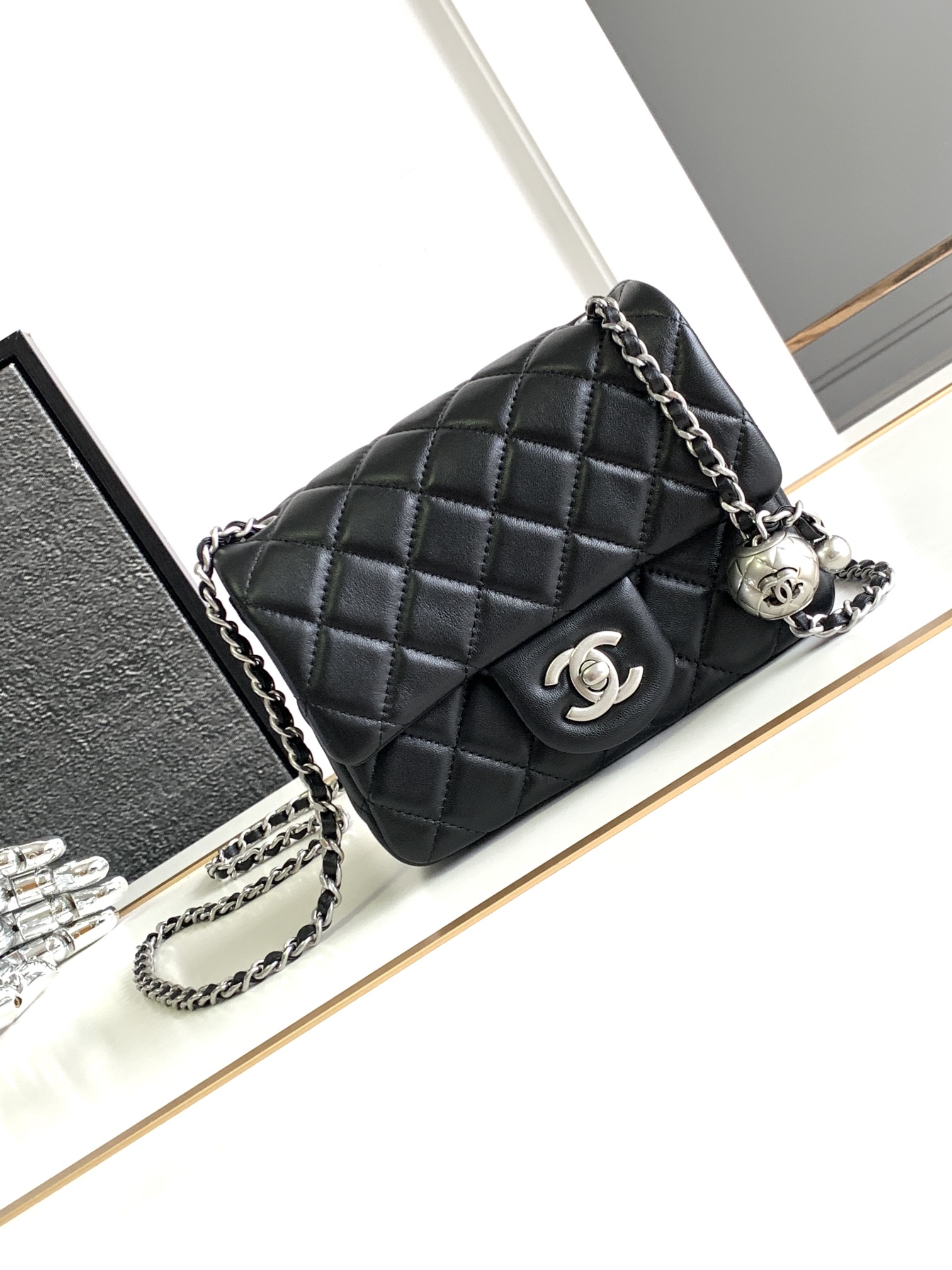 Chanel-2023-23k-Classics-Flap-Bags-17cm.jpg