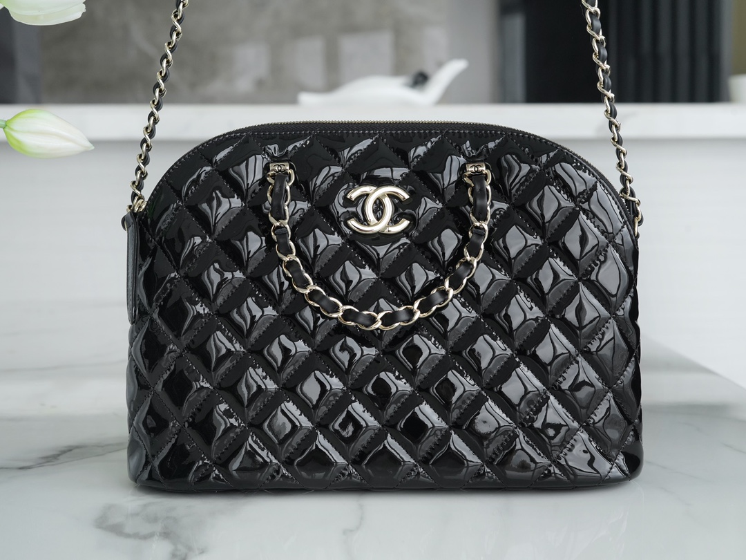 Chanel-23s-Large-Retro-Shoulder-Bags-Black-Shiny.jpg