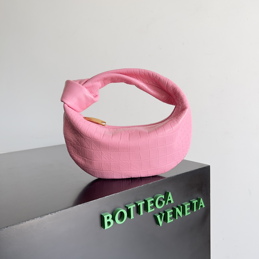 Bottega-Veneta-Mini-Jodie-Mini-Alligator-Leather-top-Handle-Bag-Pink_4