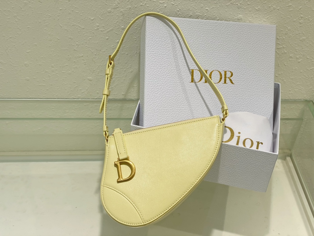 Dior-Saddle-Shoulder-Pouch-Yellow-Goatskin.jpg