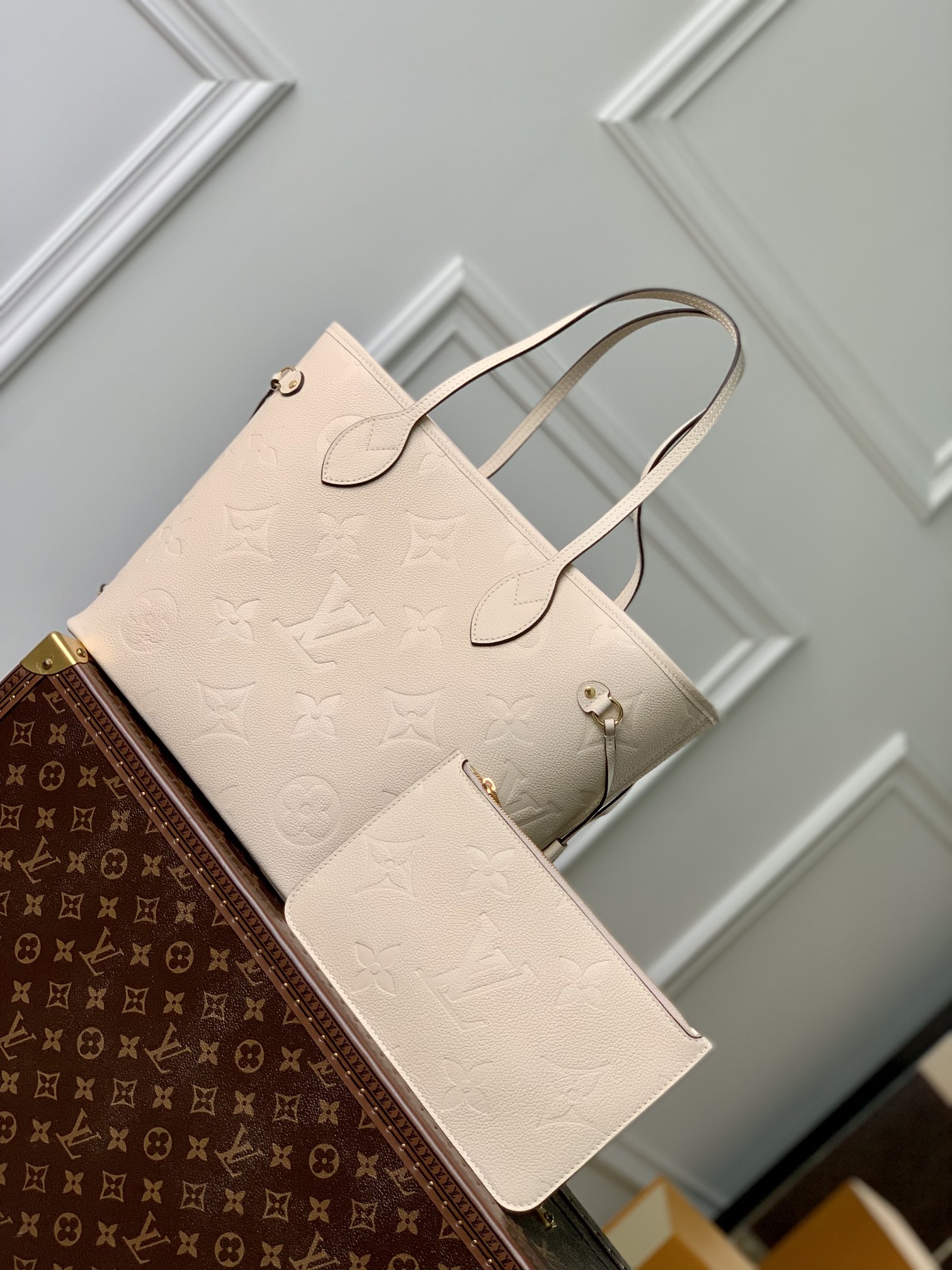 Louis-Vuitton-M46676-Neverfull-MM-Embossed-Grained-Cowhide-Leather-Cream.jpg