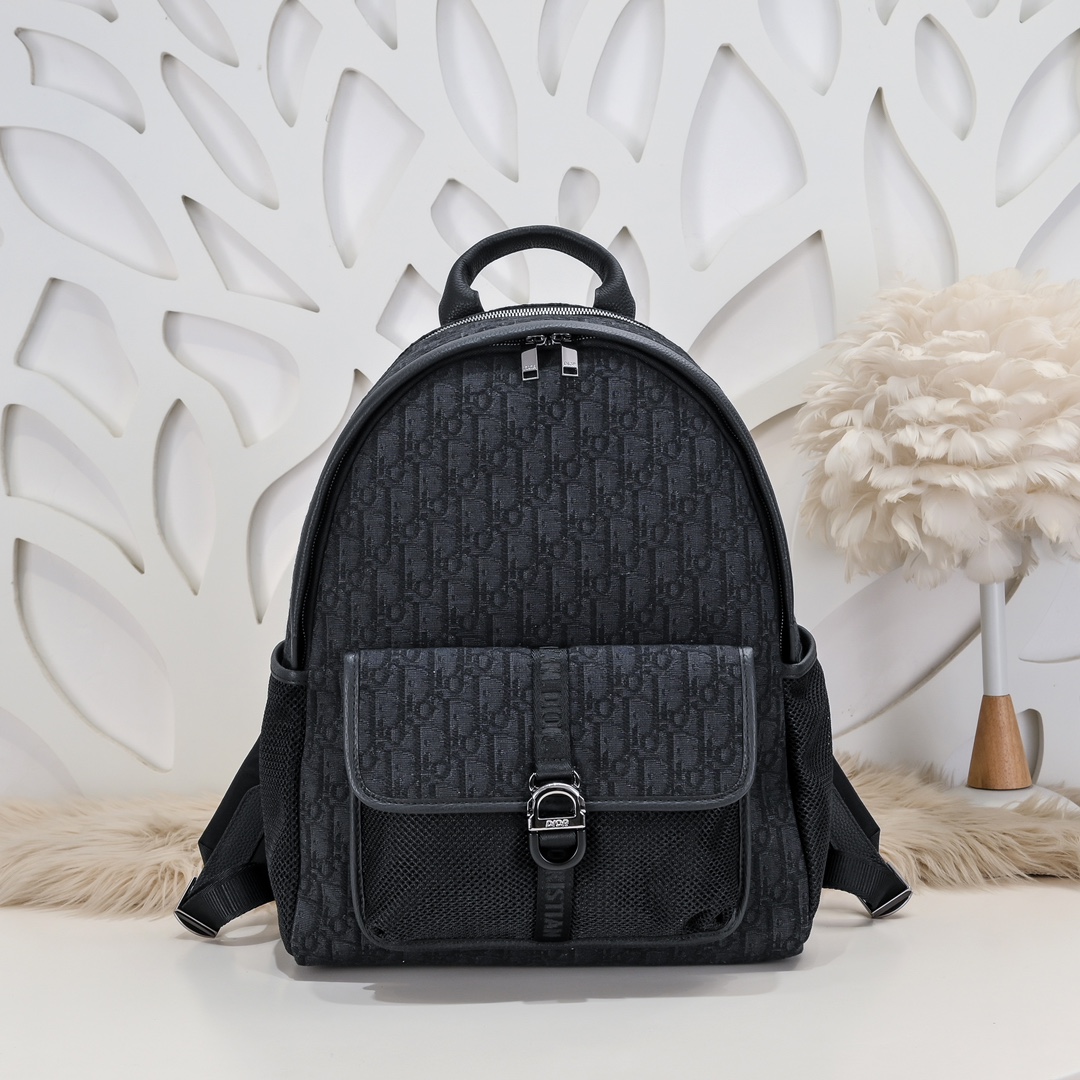 Dior-8-Backpack-Black-Dior-Oblique-Jacquard.jpg