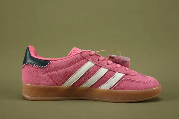 the insdie of left Rubber sole