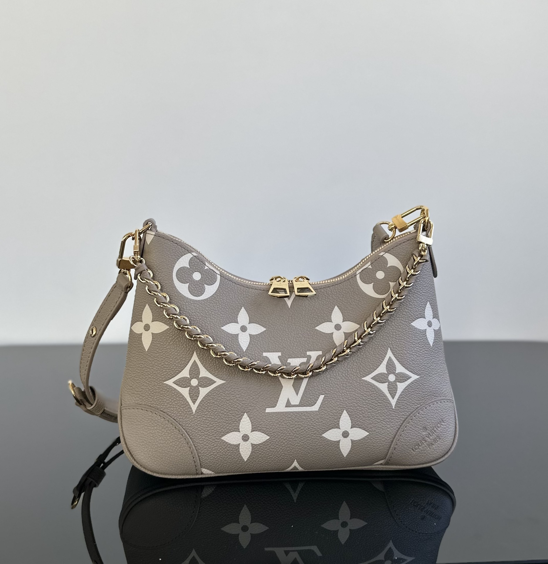 Louis-Vuitton-M12930-Boulogne-Dove-Gra-Embossed-grained-cowhide-leather.jpg