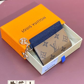 Louis Vuitton M82132 Wallet