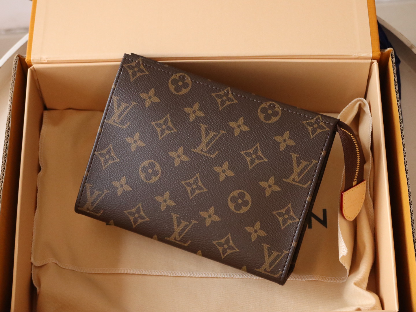 LOUIS-VUITTON-Monogram-Poche-Toilette-19-Pouch-M47544-.jpg