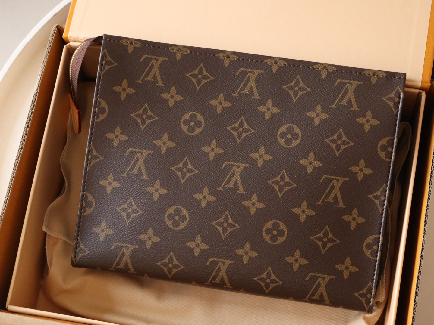 Louis-Vuitton-Monogram-TOILETRY-POUCH-26-M47542.jpg