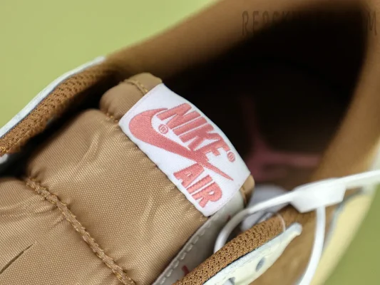 Travis Scott x Air Jordan 1 Low OG Sail:Shy PinkIMG_7766