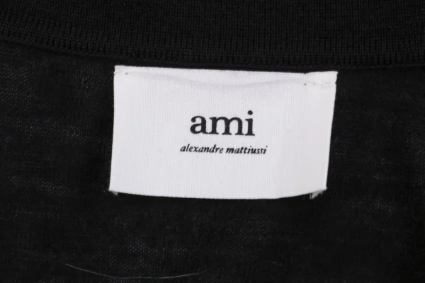 Ami Embossed Heart Embroidery Basic Polo Sweater Black8.jpeg