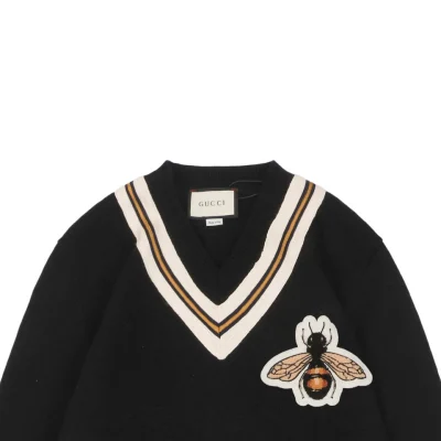 Bee Embroidered V-Neck Sweater2.jpeg