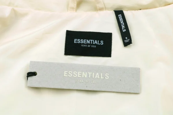 Essentials logo tag
