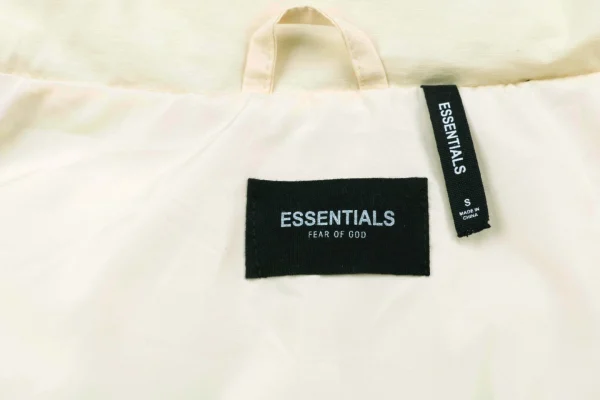 Essentials logo tag